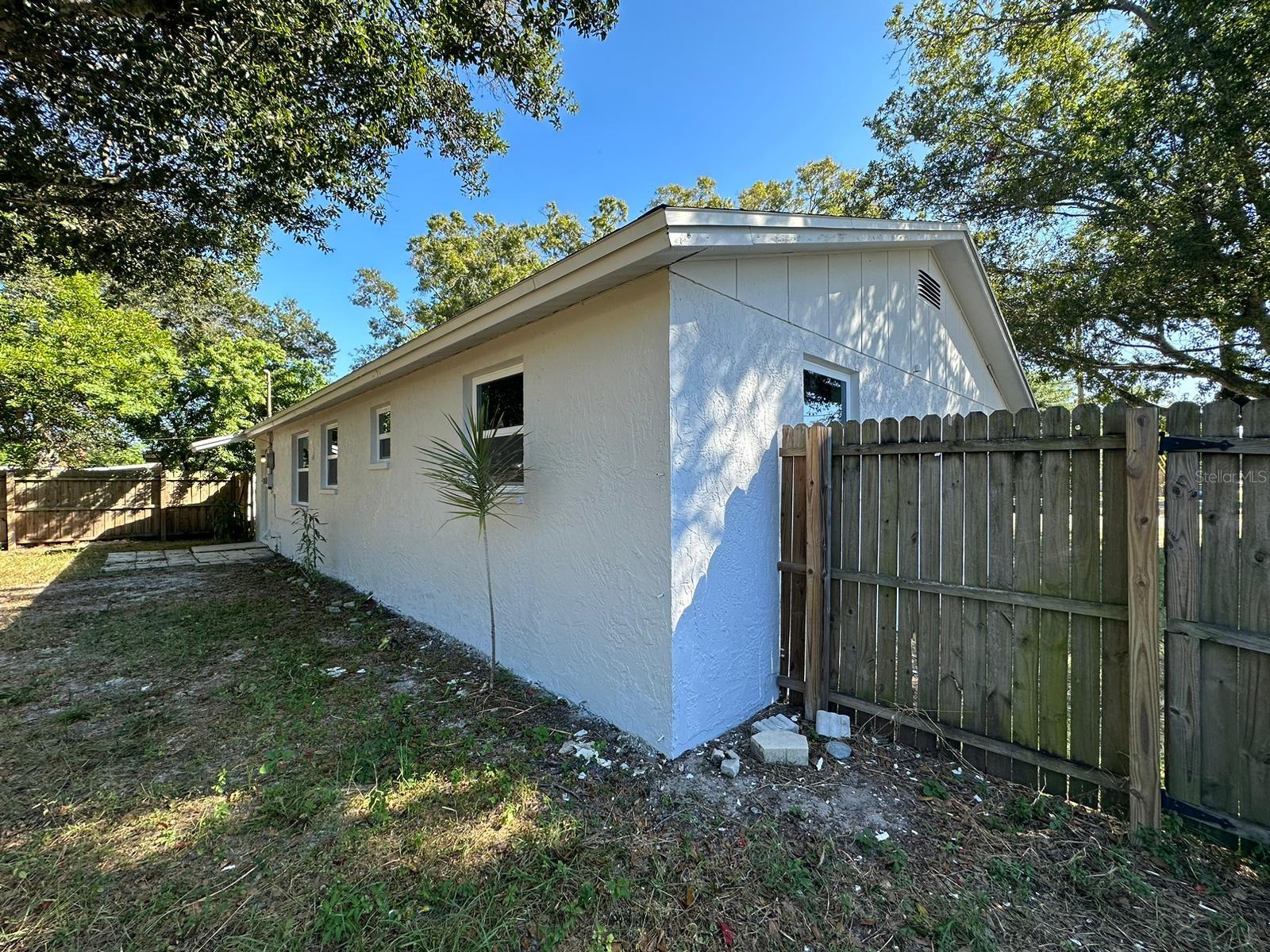 PARADISE PARK MANOR - Residential