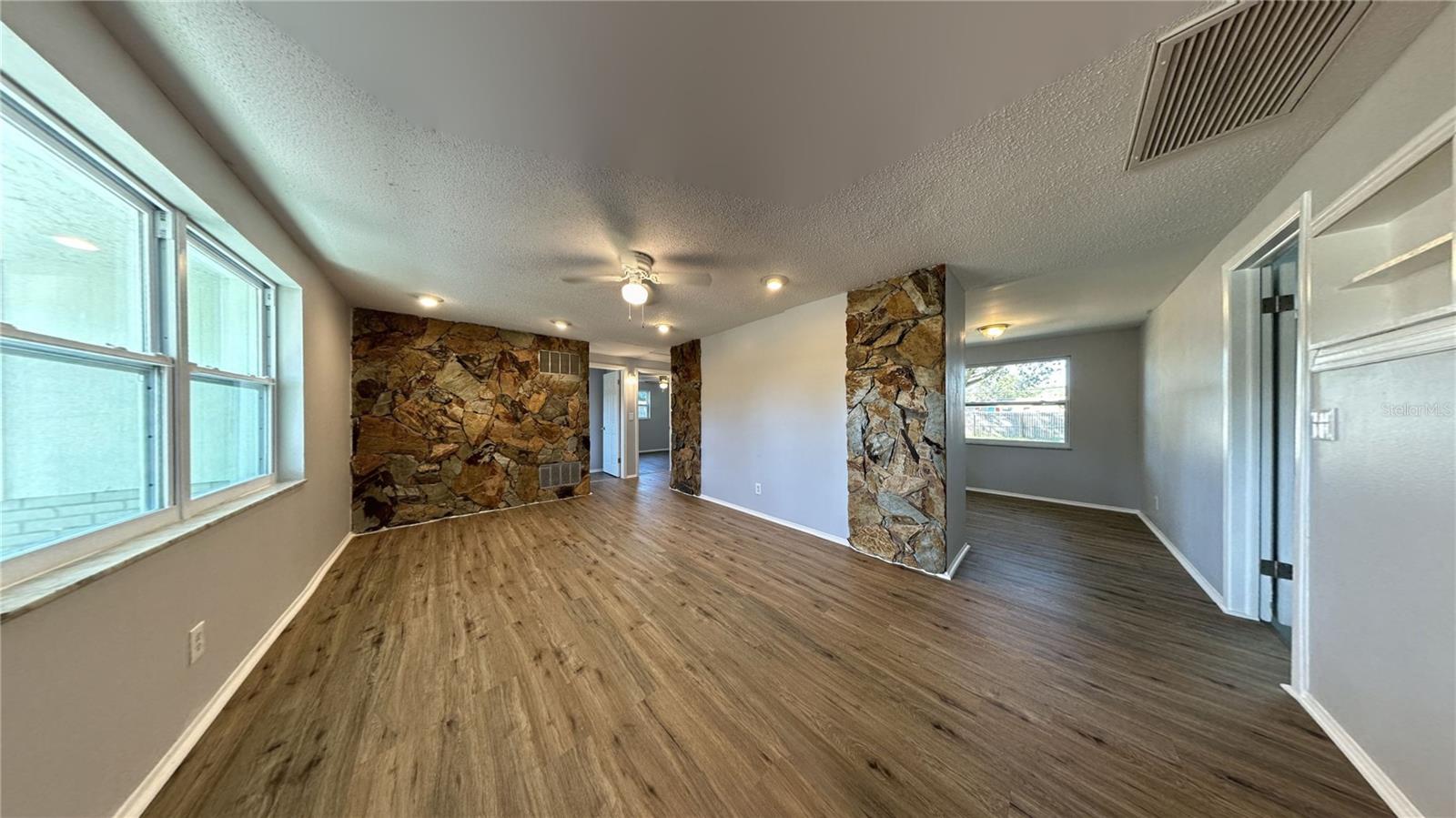 PARADISE PARK MANOR - Residential