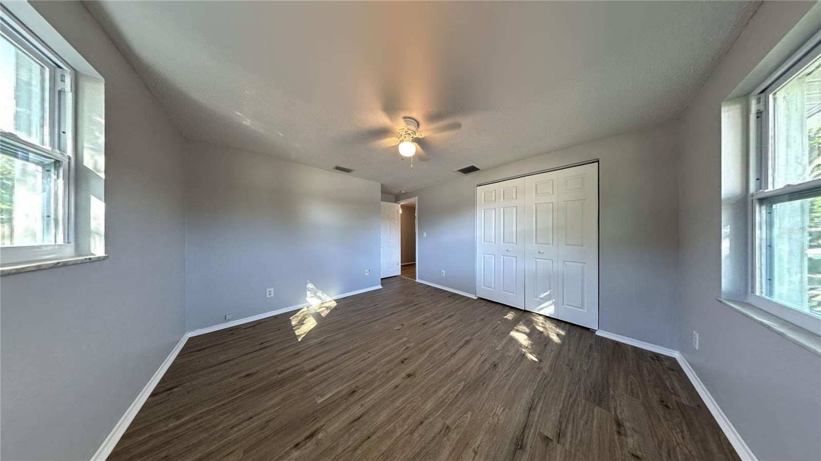 PARADISE PARK MANOR - Residential