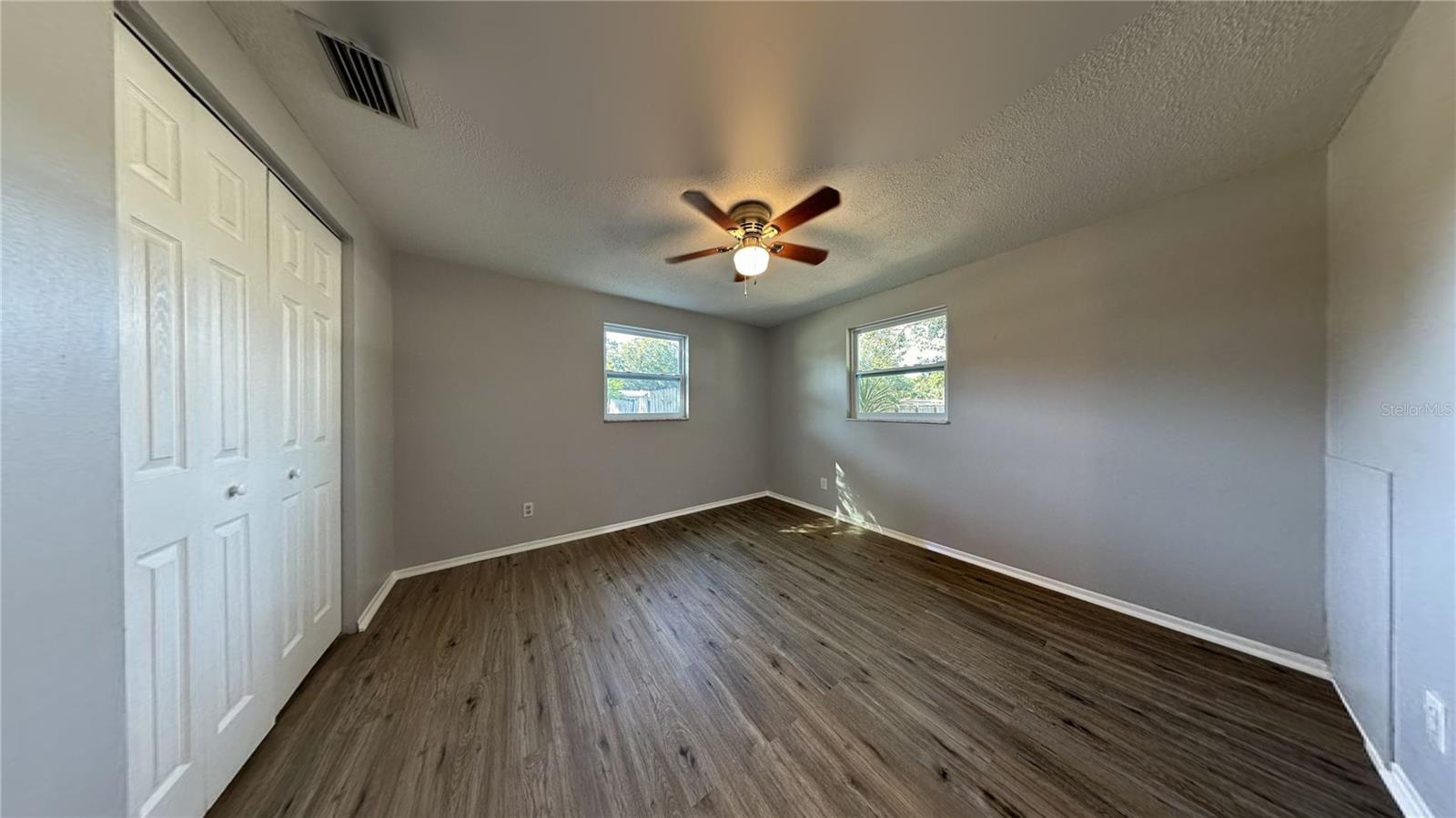 PARADISE PARK MANOR - Residential