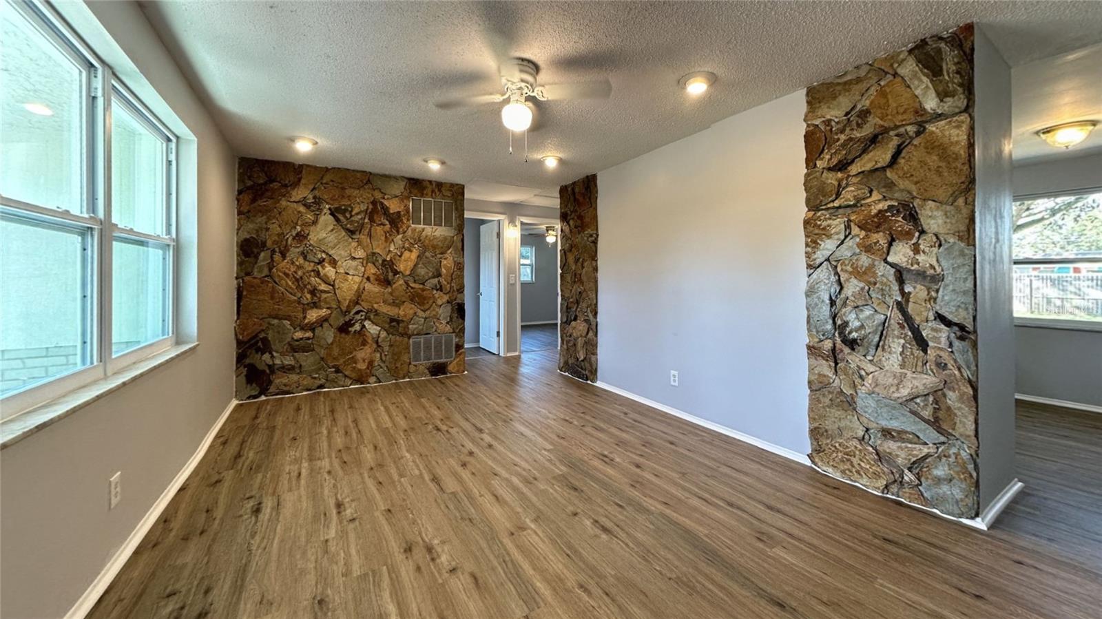 PARADISE PARK MANOR - Residential