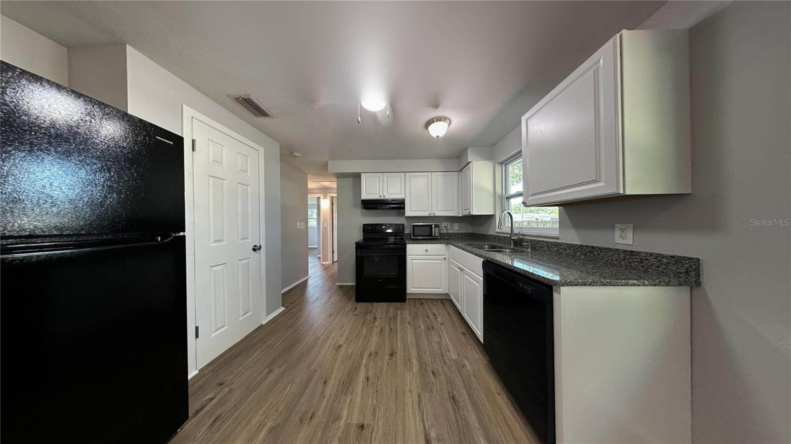 PARADISE PARK MANOR - Residential