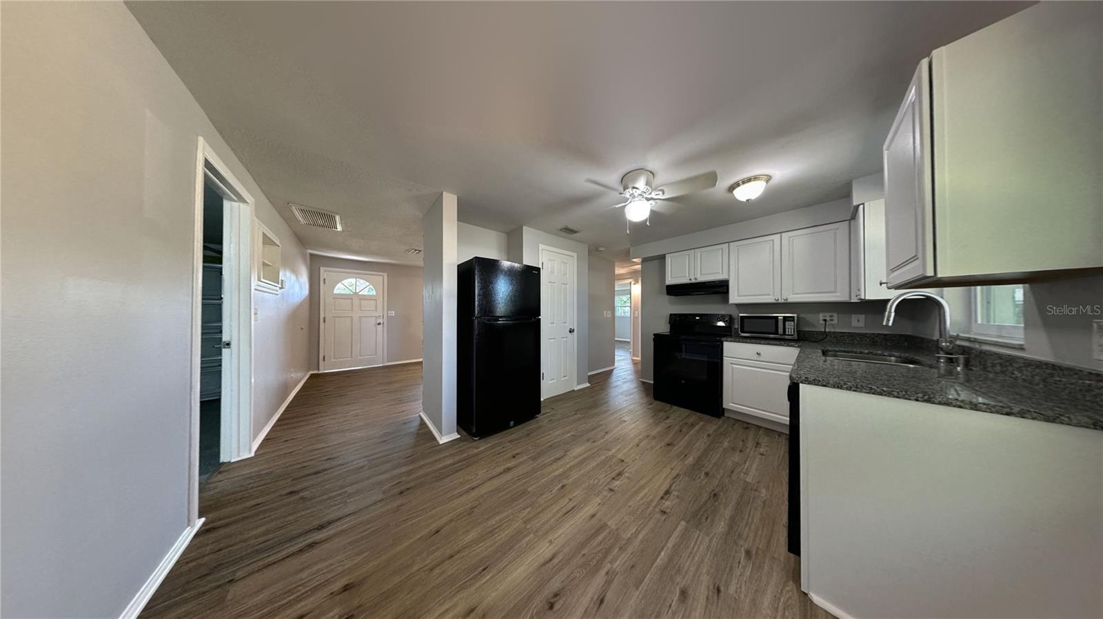 PARADISE PARK MANOR - Residential