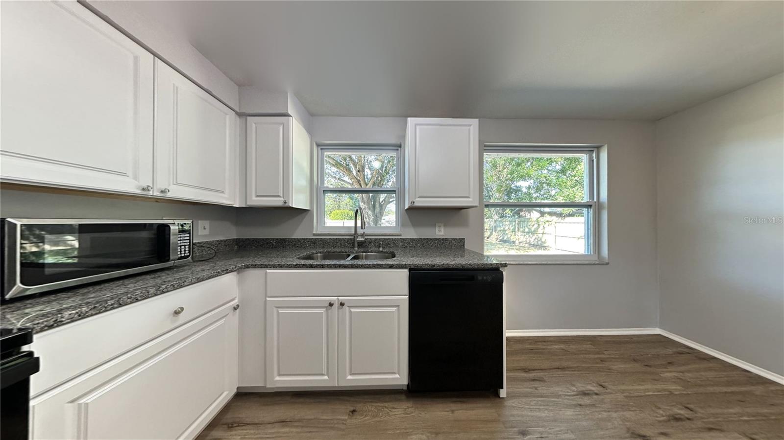 PARADISE PARK MANOR - Residential