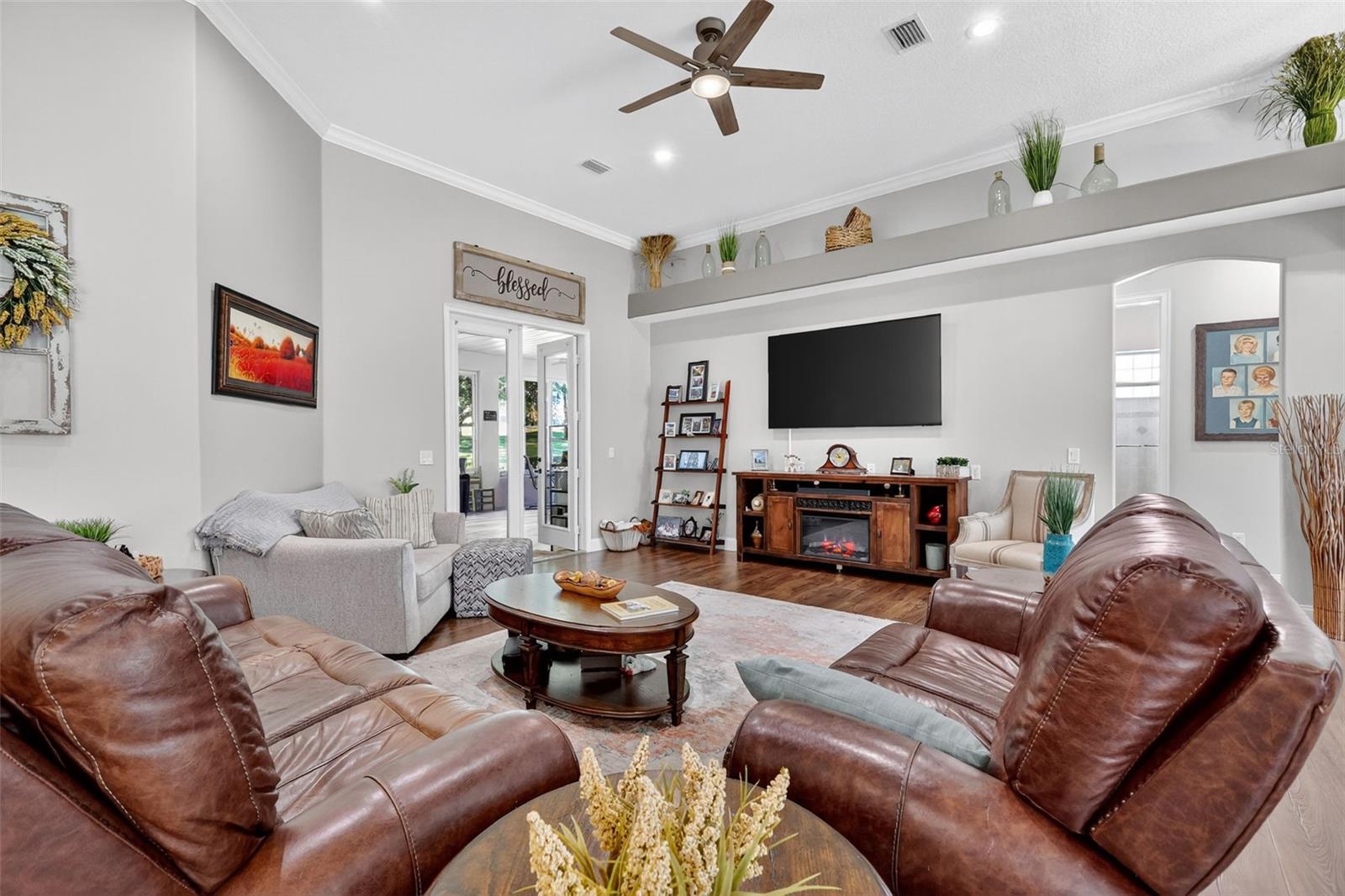 HARBOR HILLS UNIT 01 - Residential