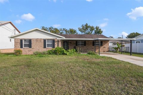 A home in EUSTIS