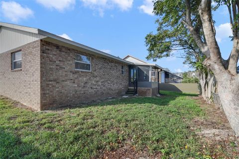 A home in EUSTIS