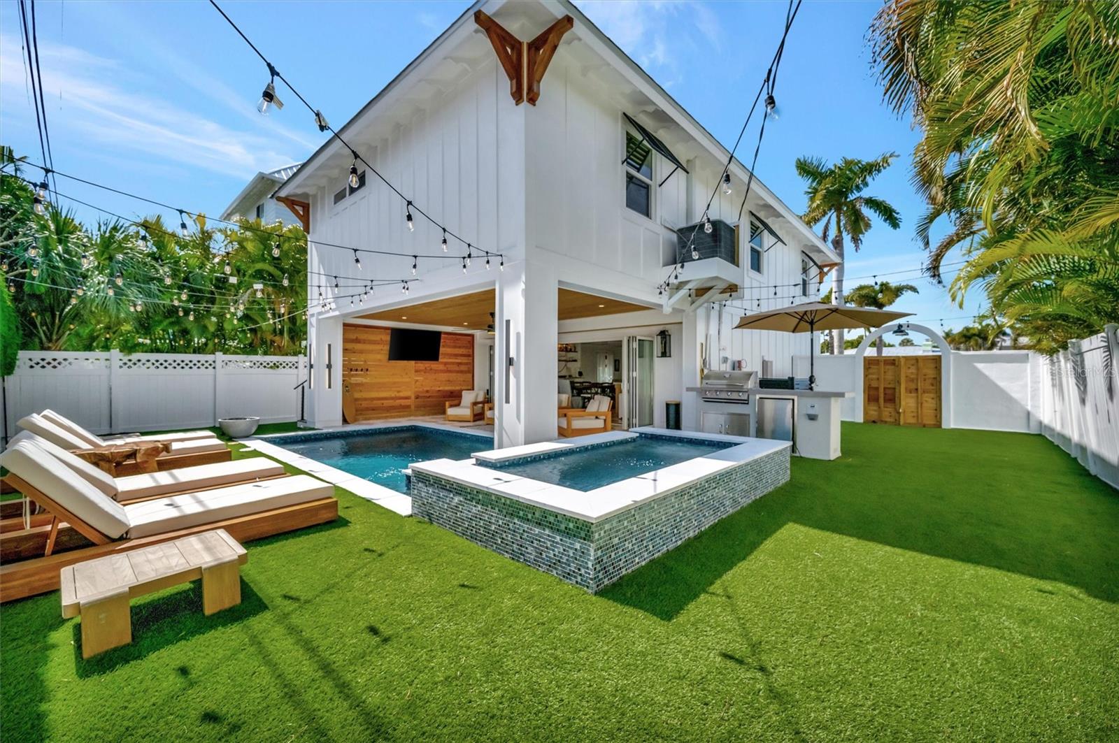 HOLMES BEACH DEV 1ST UNIT - Residential