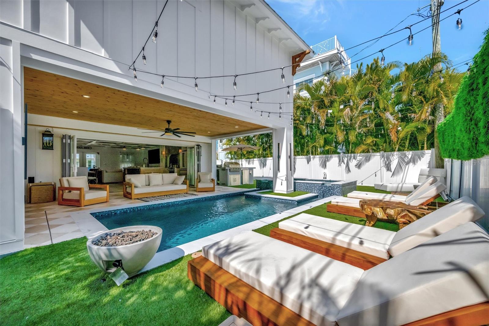 HOLMES BEACH DEV 1ST UNIT - Residential