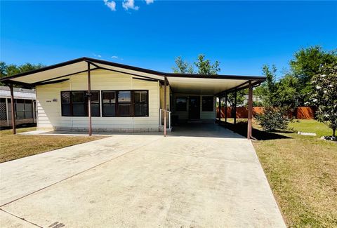 Photo of 35935 Tanda Circle, Zephyrhills, FL 33541 (MLS # L4961580)