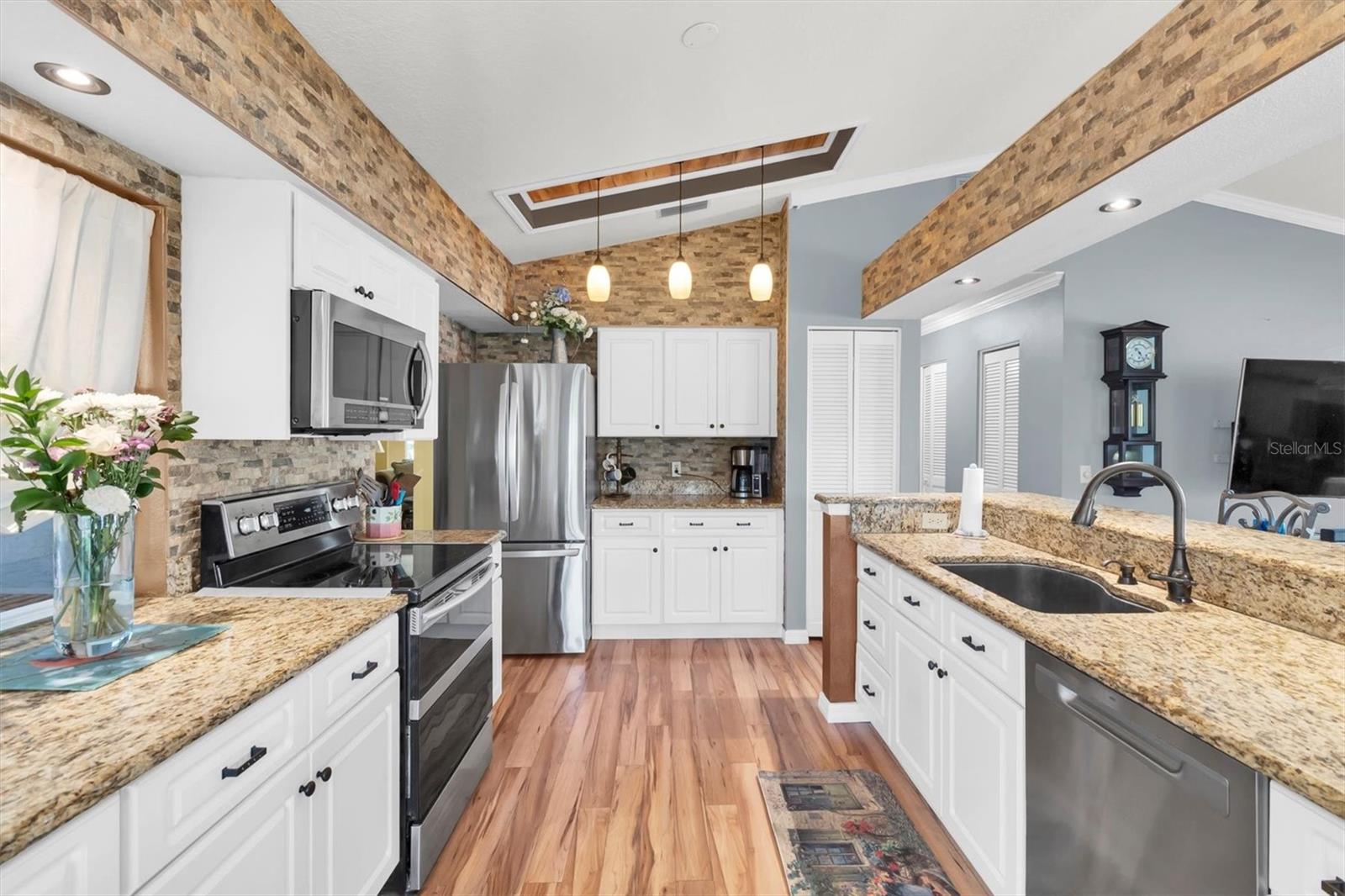 HERITAGE LAKE - Residential