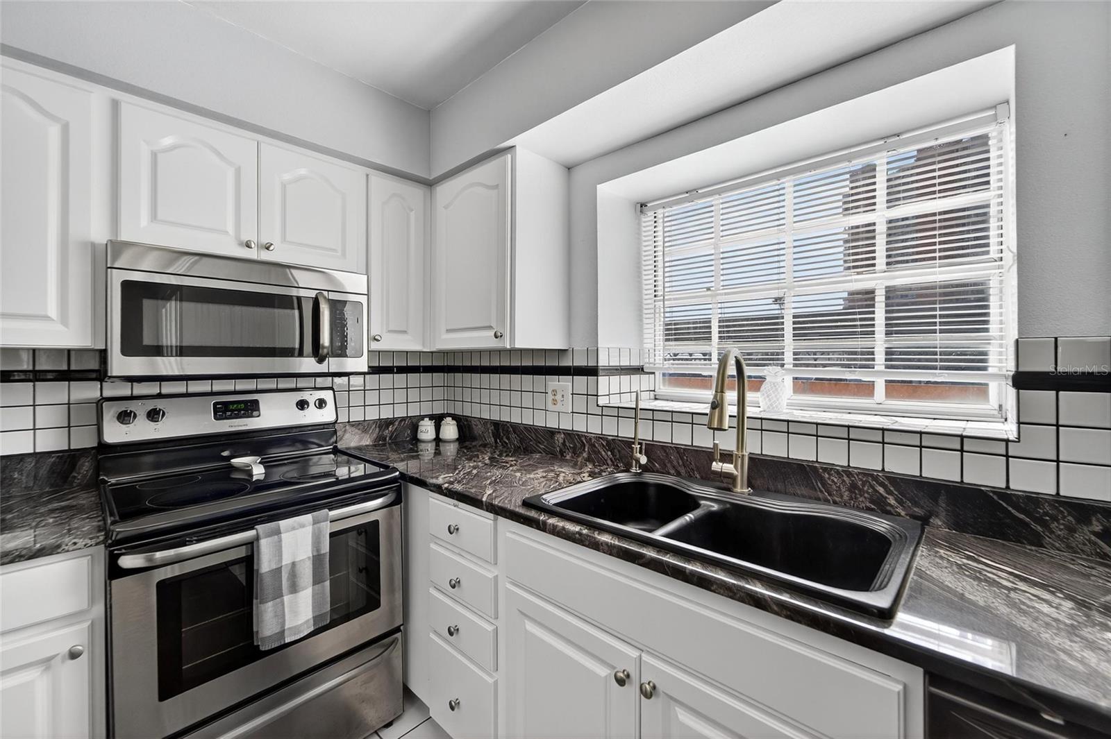 SUNSET REEF - Residential