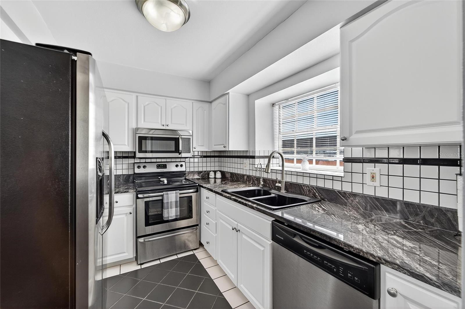 SUNSET REEF - Residential