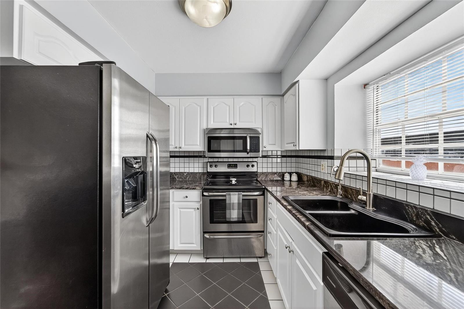 SUNSET REEF - Residential