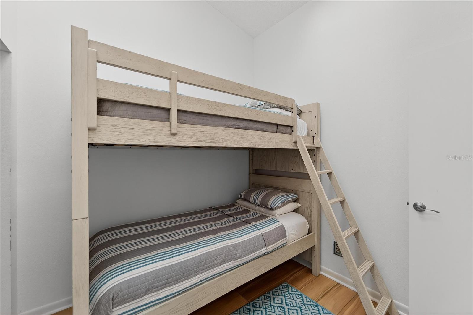 SUNSET REEF - Residential