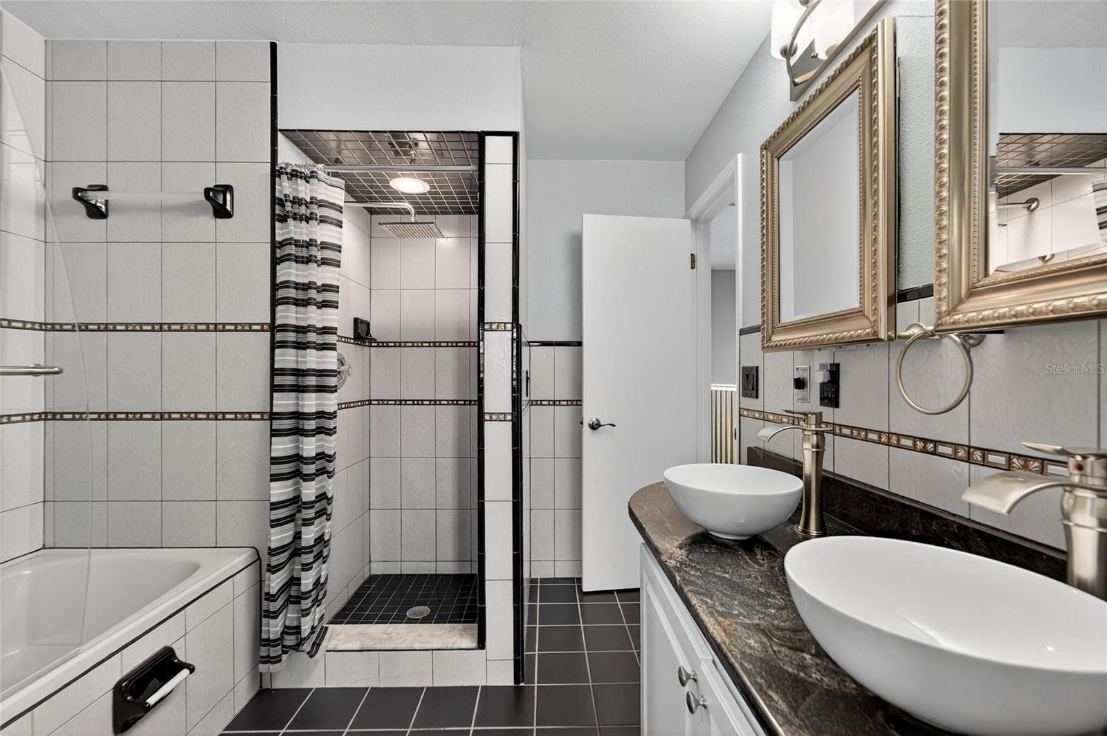 SUNSET REEF - Residential