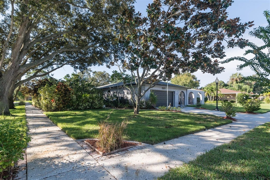 Photo of 2977 Ambleglen Court, Clearwater, FL 33761 (MLS # TB8558594)