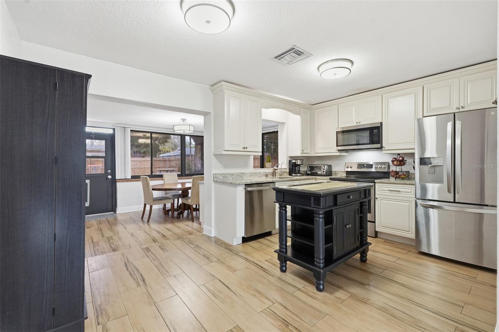 LARGO LAKE VILLAS - Residential
