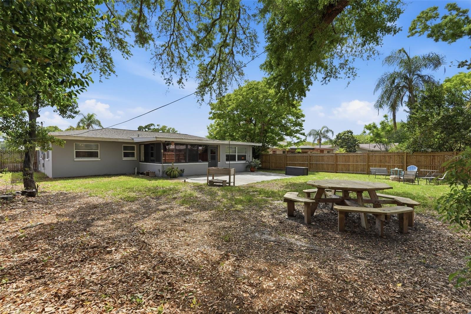 LARGO LAKE VILLAS - Residential