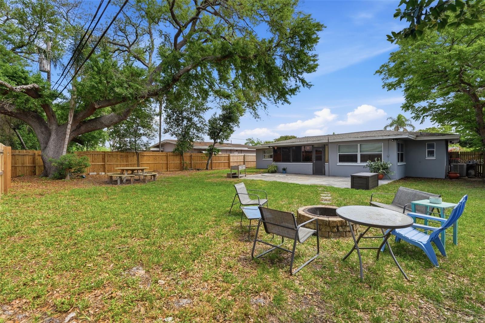 LARGO LAKE VILLAS - Residential