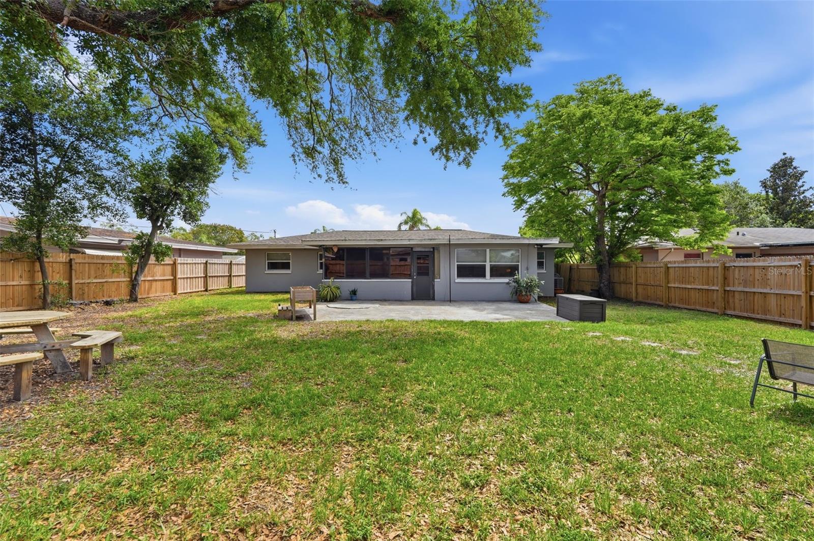 LARGO LAKE VILLAS - Residential