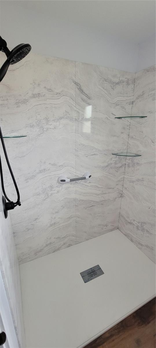 FLORIDA SHORES - Residential