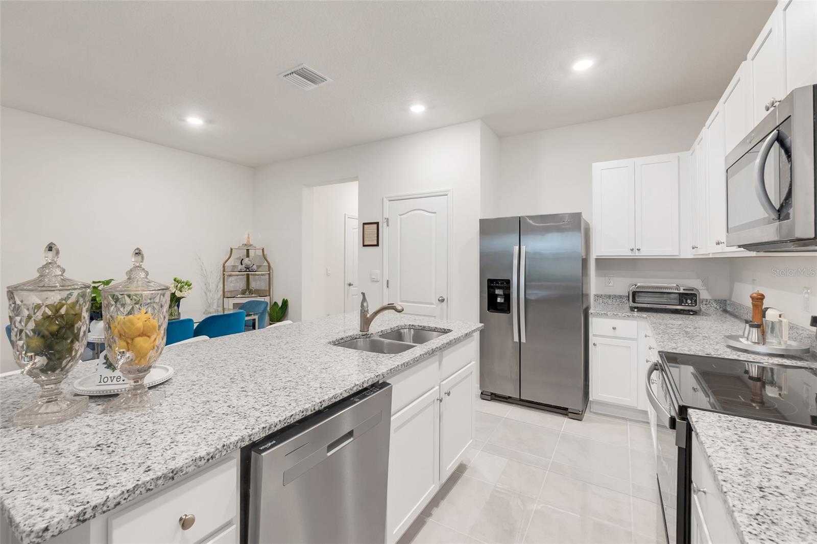 VENEZIA TWNHS - Residential