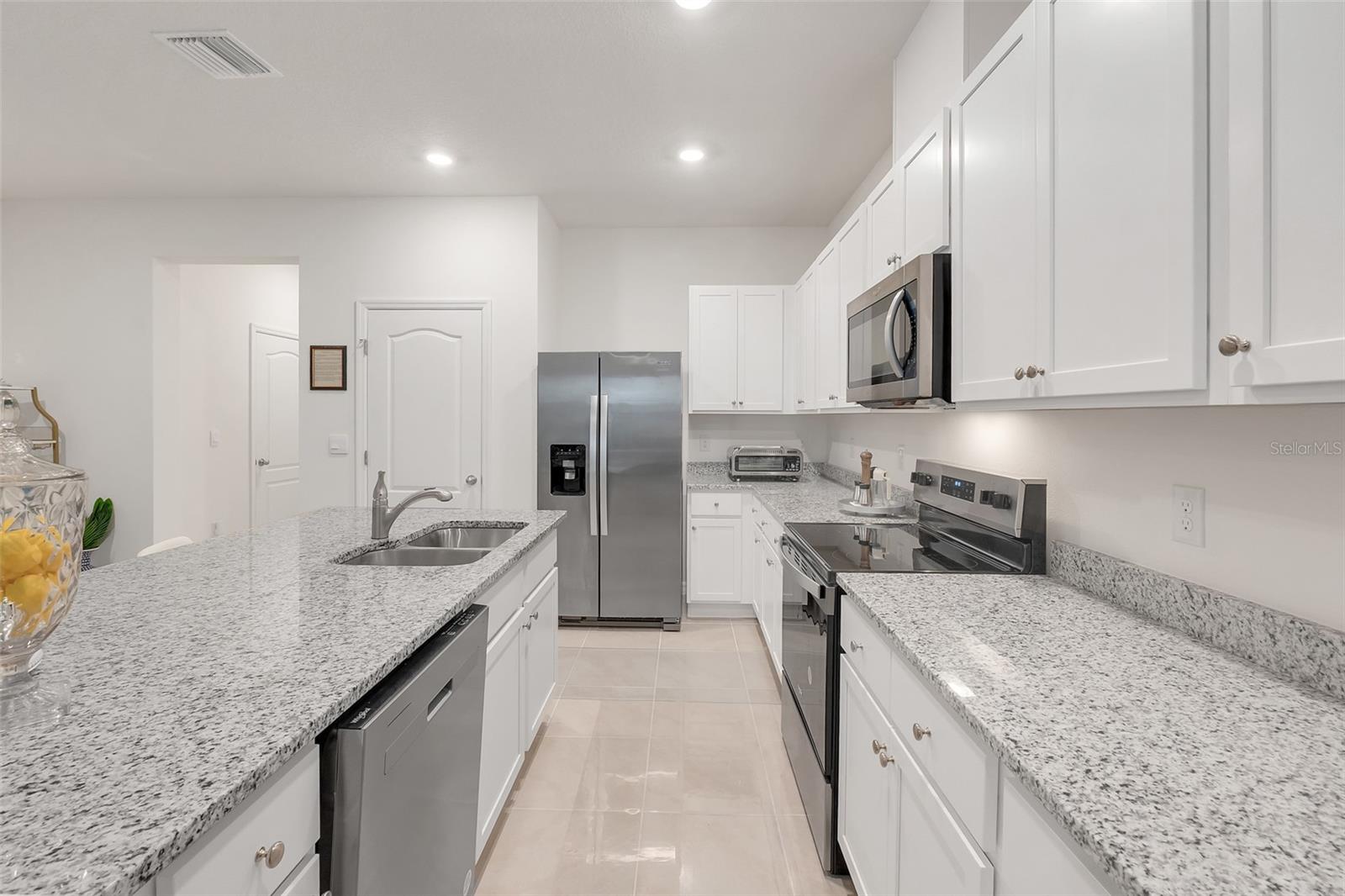 VENEZIA TWNHS - Residential