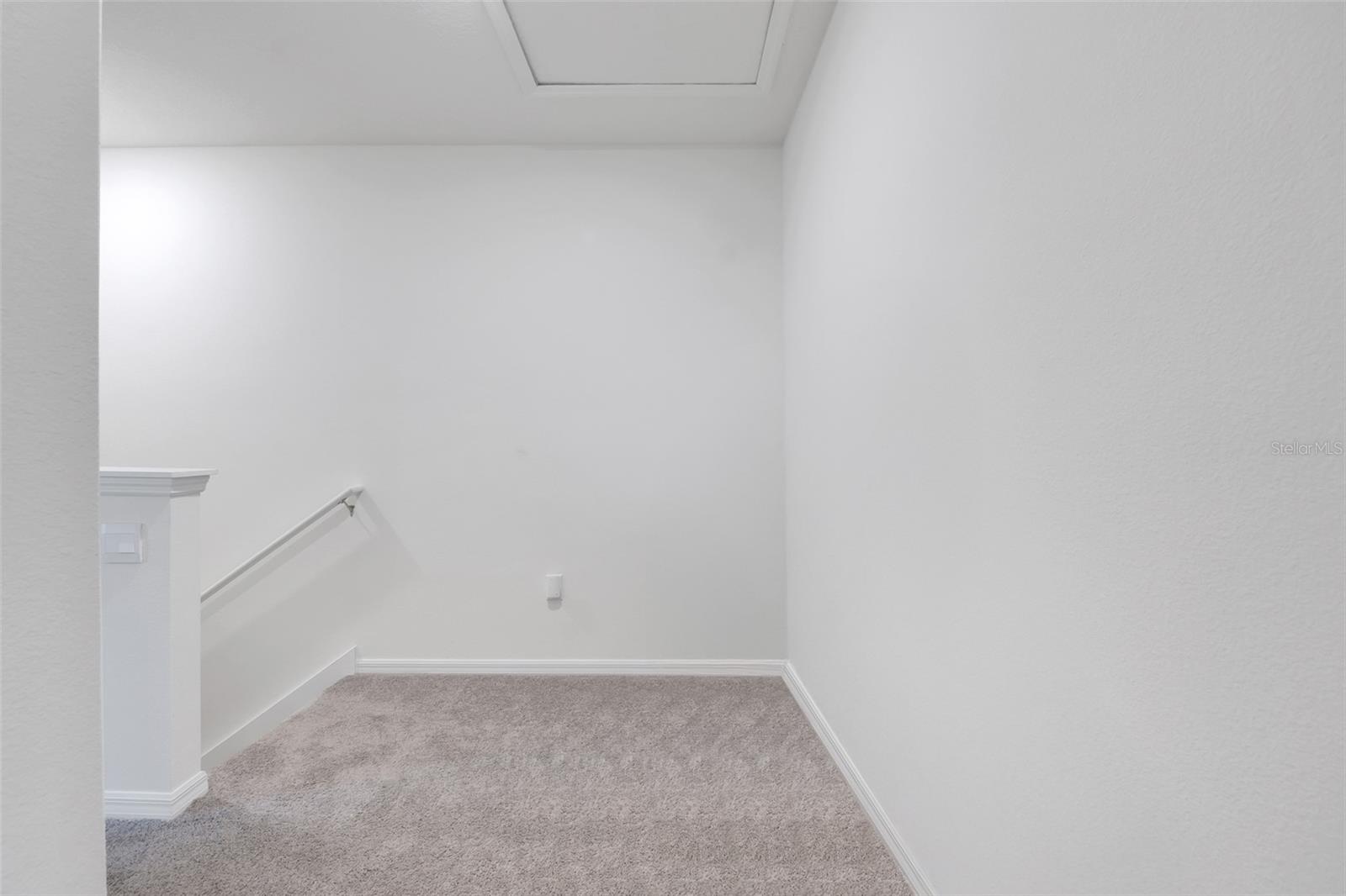 VENEZIA TWNHS - Residential