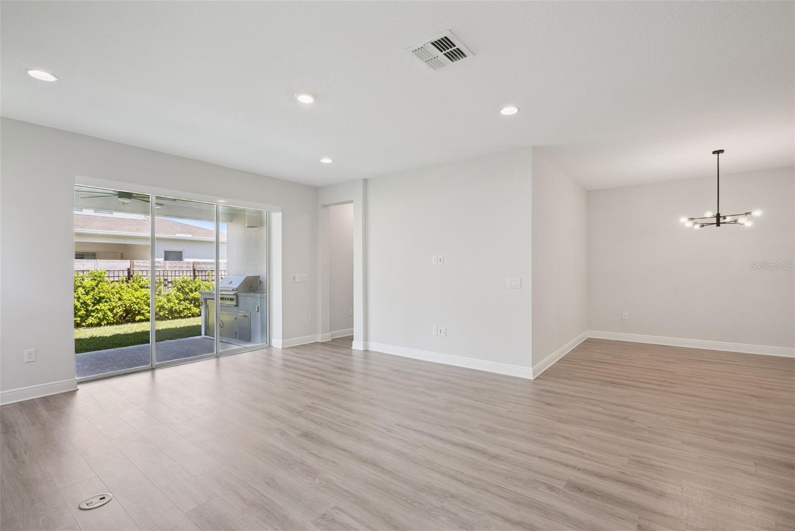 POITRAS EAST N-7 - Residential