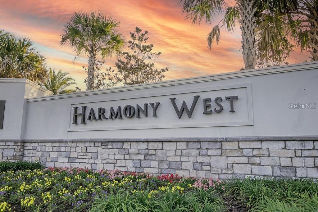 2937 HOODED CRANE COVE