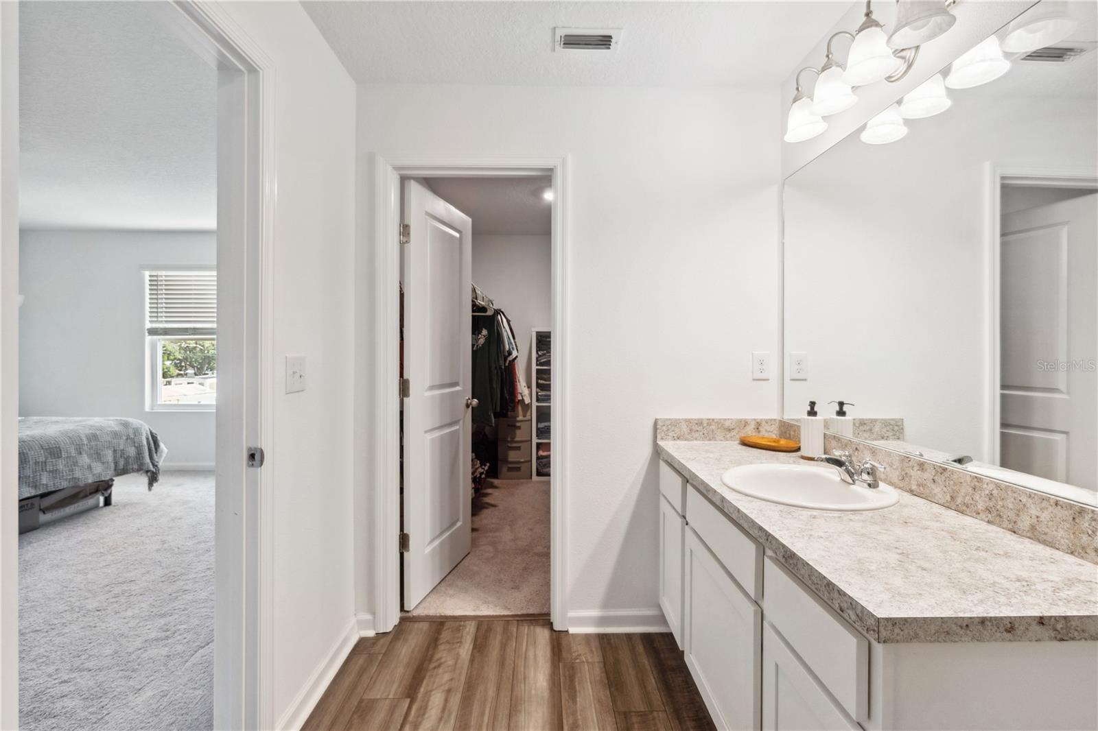 DUG CRK TWNHMS - Residential Lease