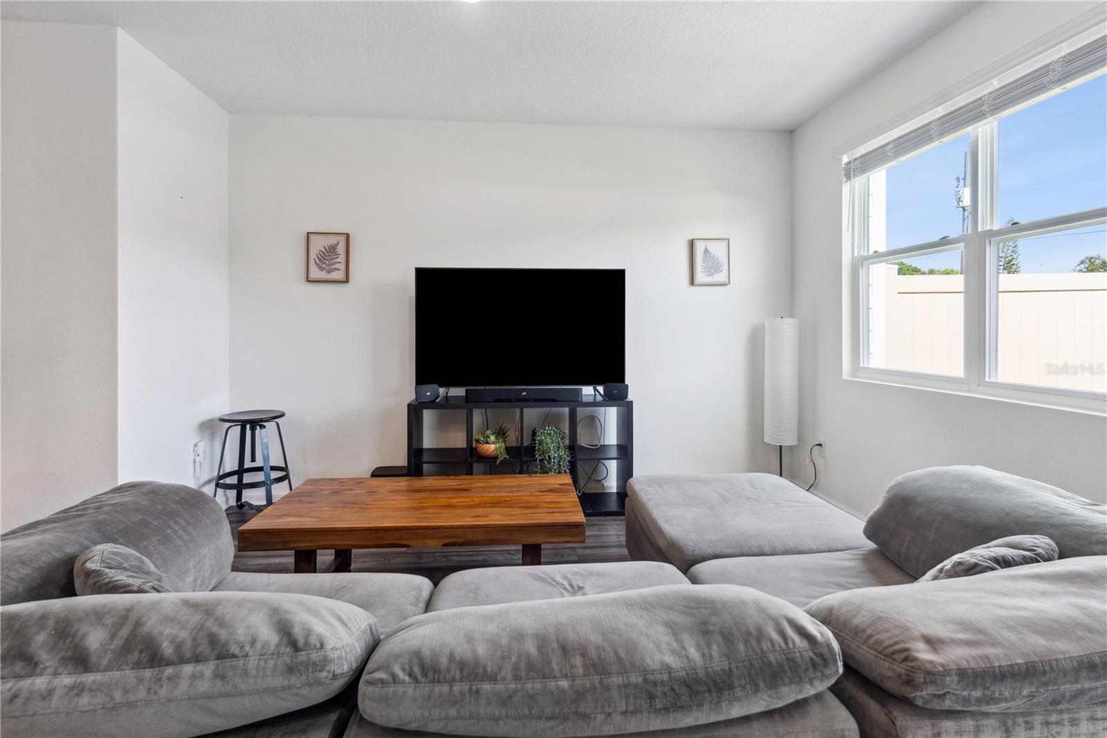 DUG CRK TWNHMS - Residential Lease