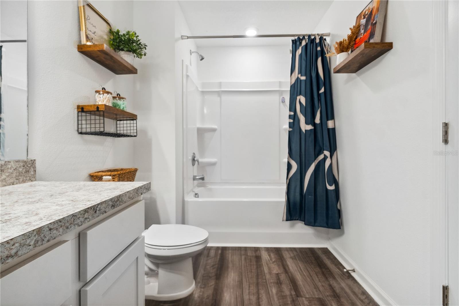 DUG CRK TWNHMS - Residential Lease