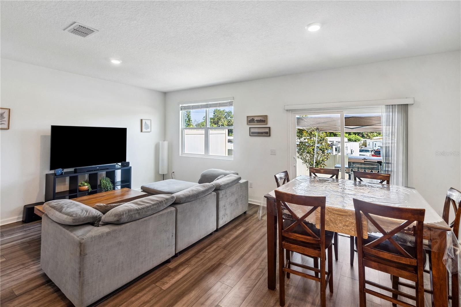 DUG CRK TWNHMS - Residential Lease