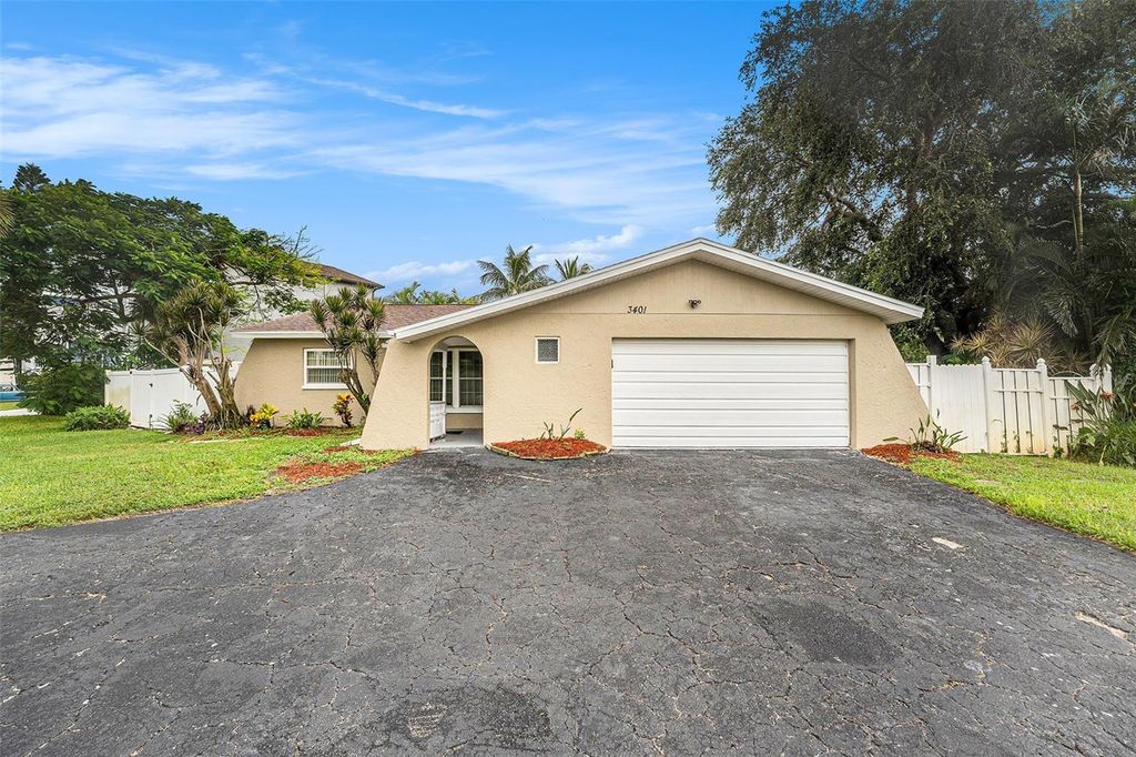 Photo of 3401 Coquina Key Drive SE, St Petersburg, FL 33705 (MLS # O6343032)