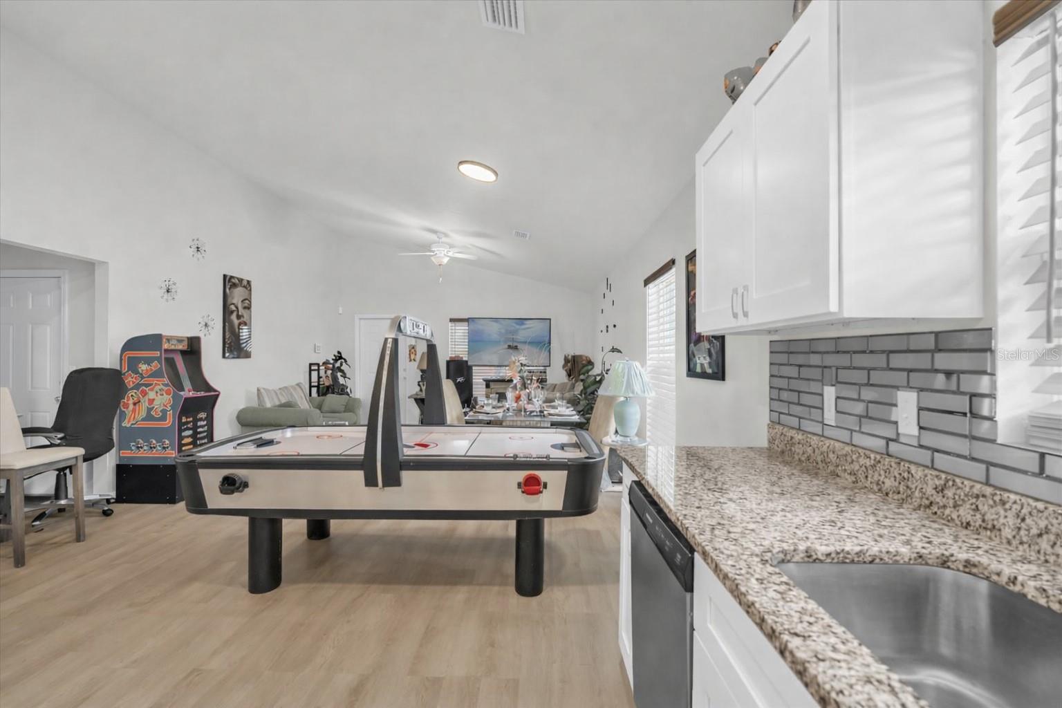 LINCOLN PARK ADD - Residential