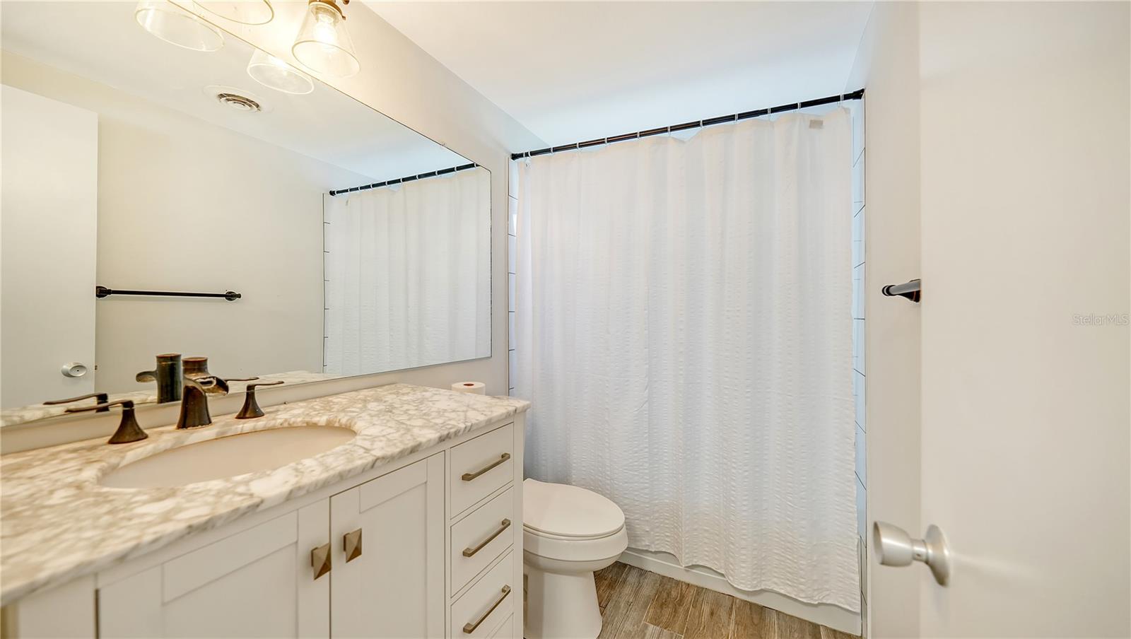 ARLINGTON PARK - Residential