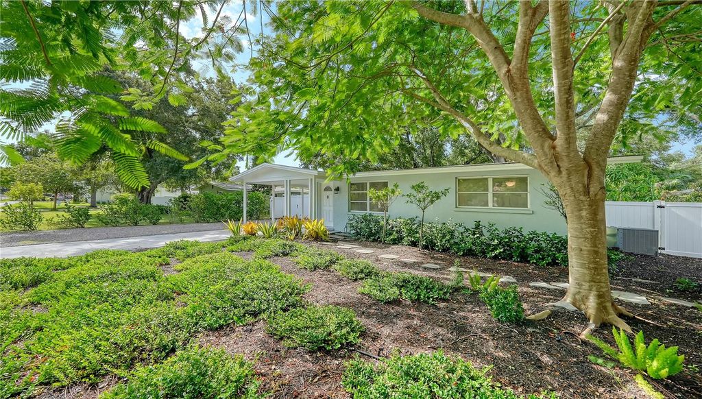 Photo of 2374 Arlington Street, Sarasota, FL 34239 (MLS # A4680088)