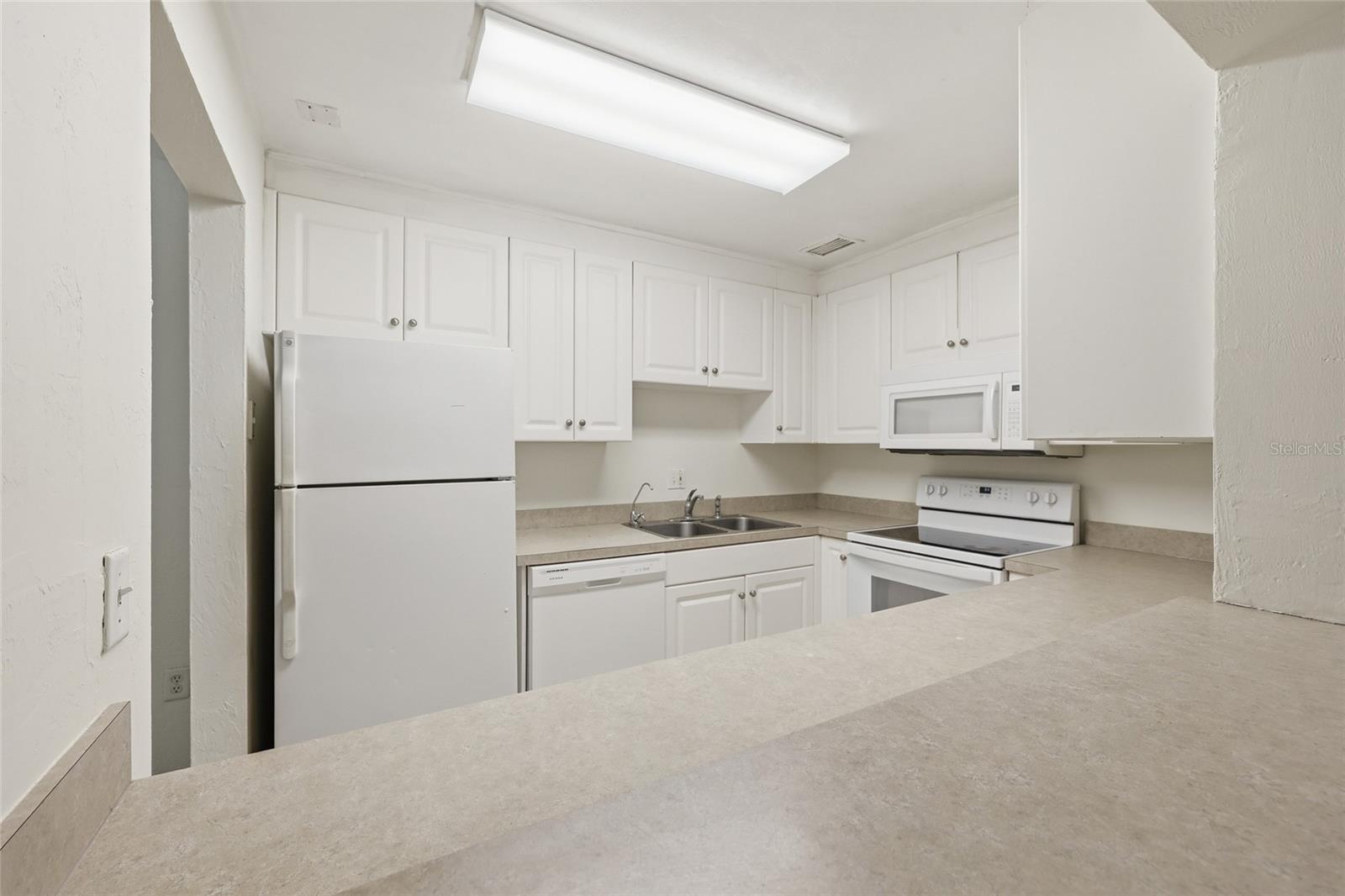 CRICKET CLUB CONDO - Residential