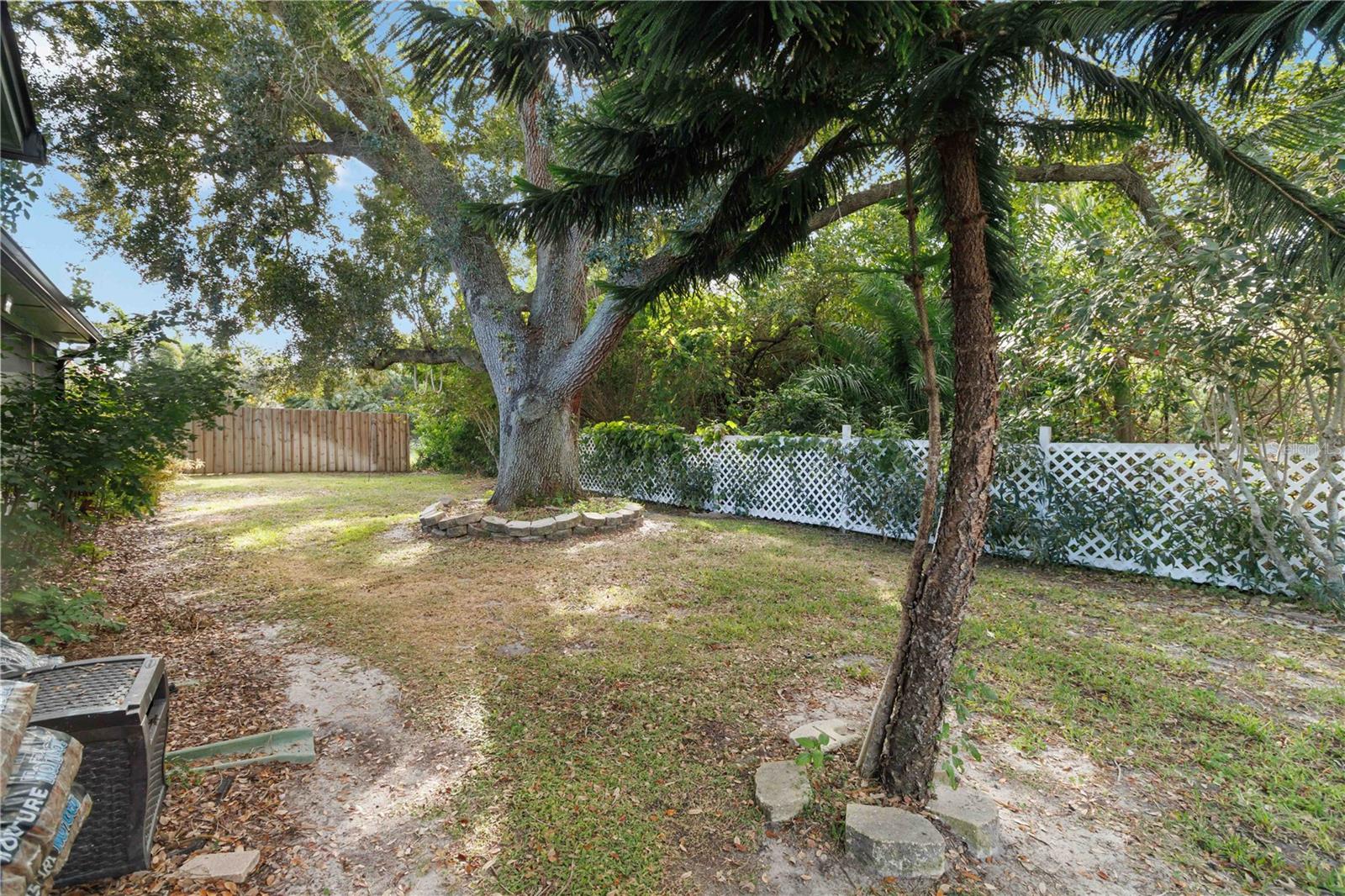 RAINTREE BY LAKE - Residential