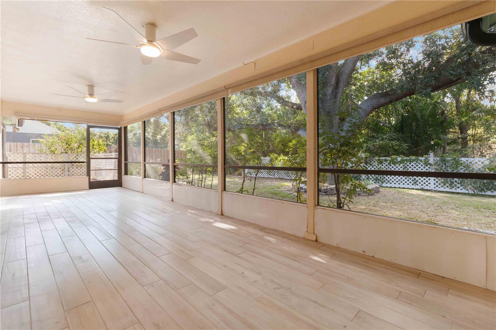 RAINTREE BY LAKE - Residential