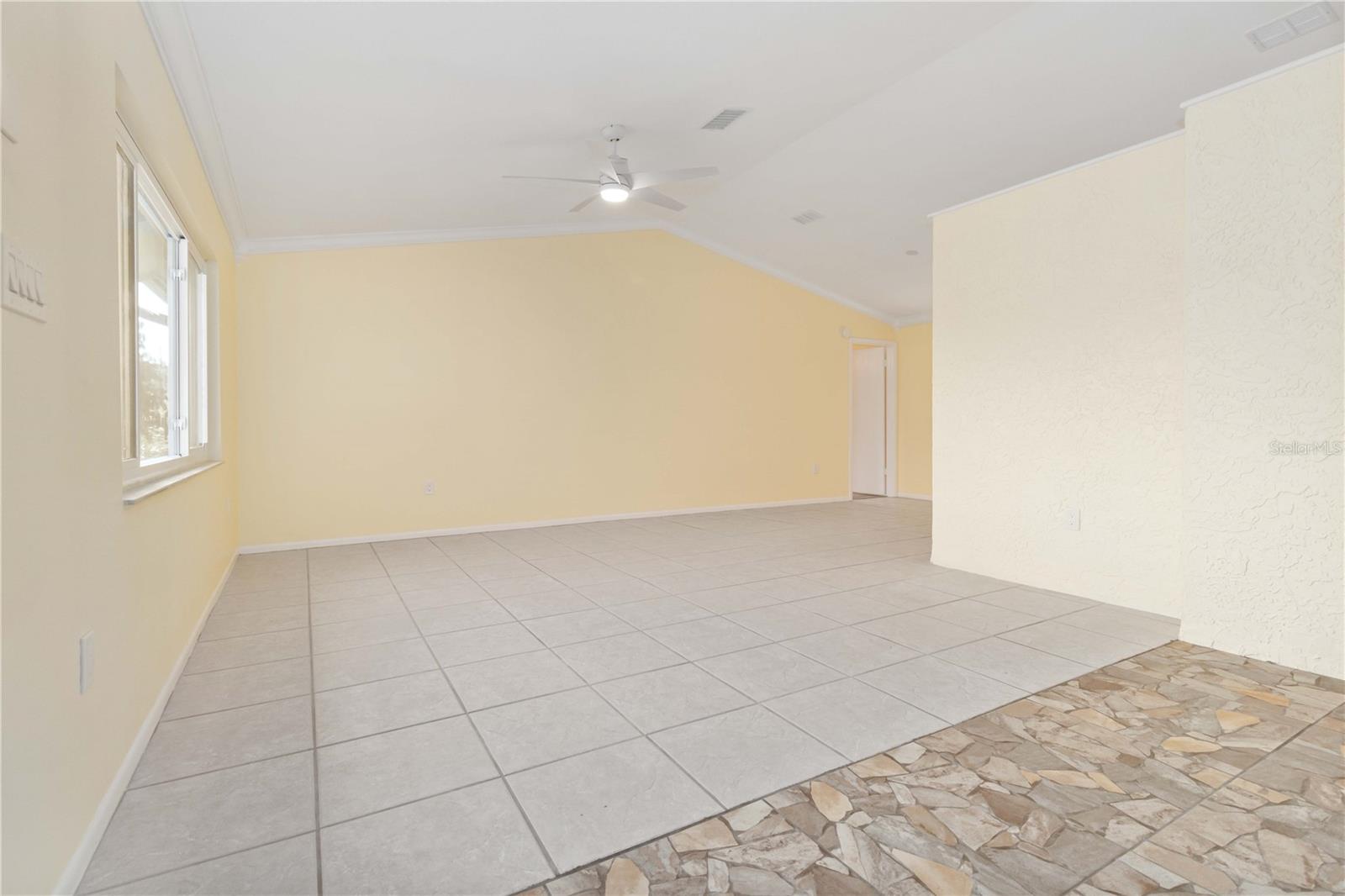 RAINTREE BY LAKE - Residential