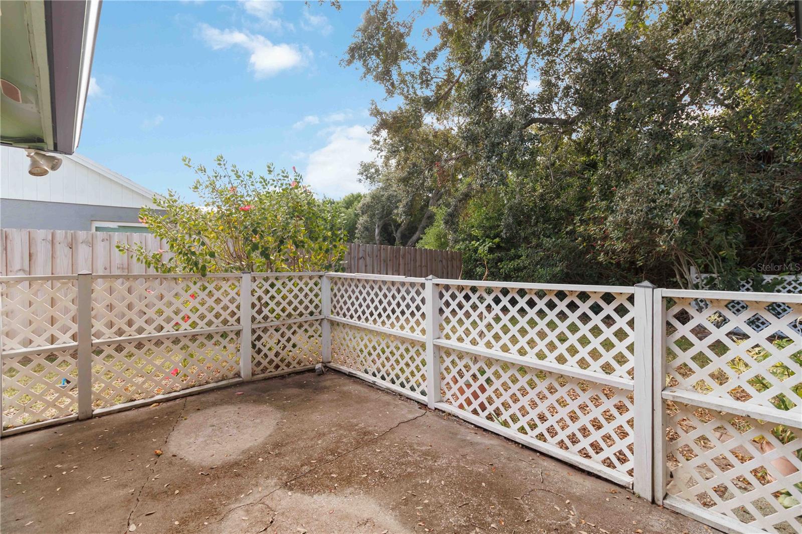 RAINTREE BY LAKE - Residential