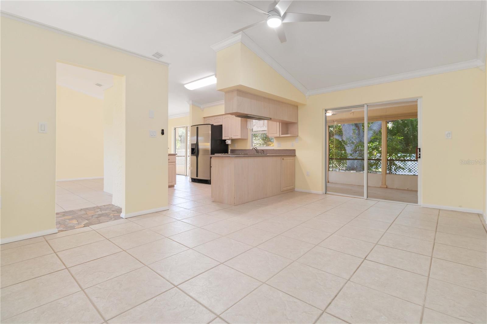 RAINTREE BY LAKE - Residential