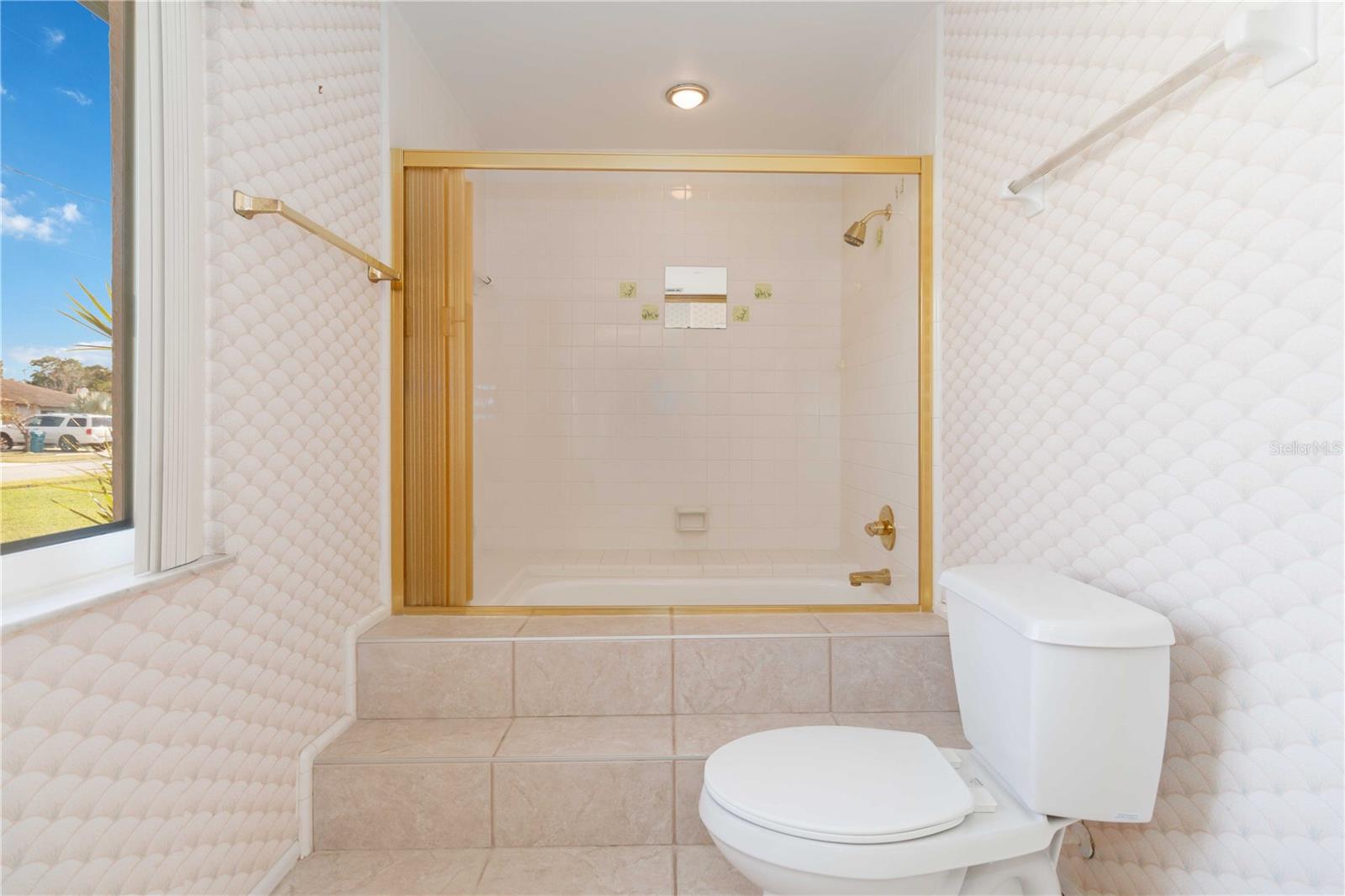 RAINTREE BY LAKE - Residential