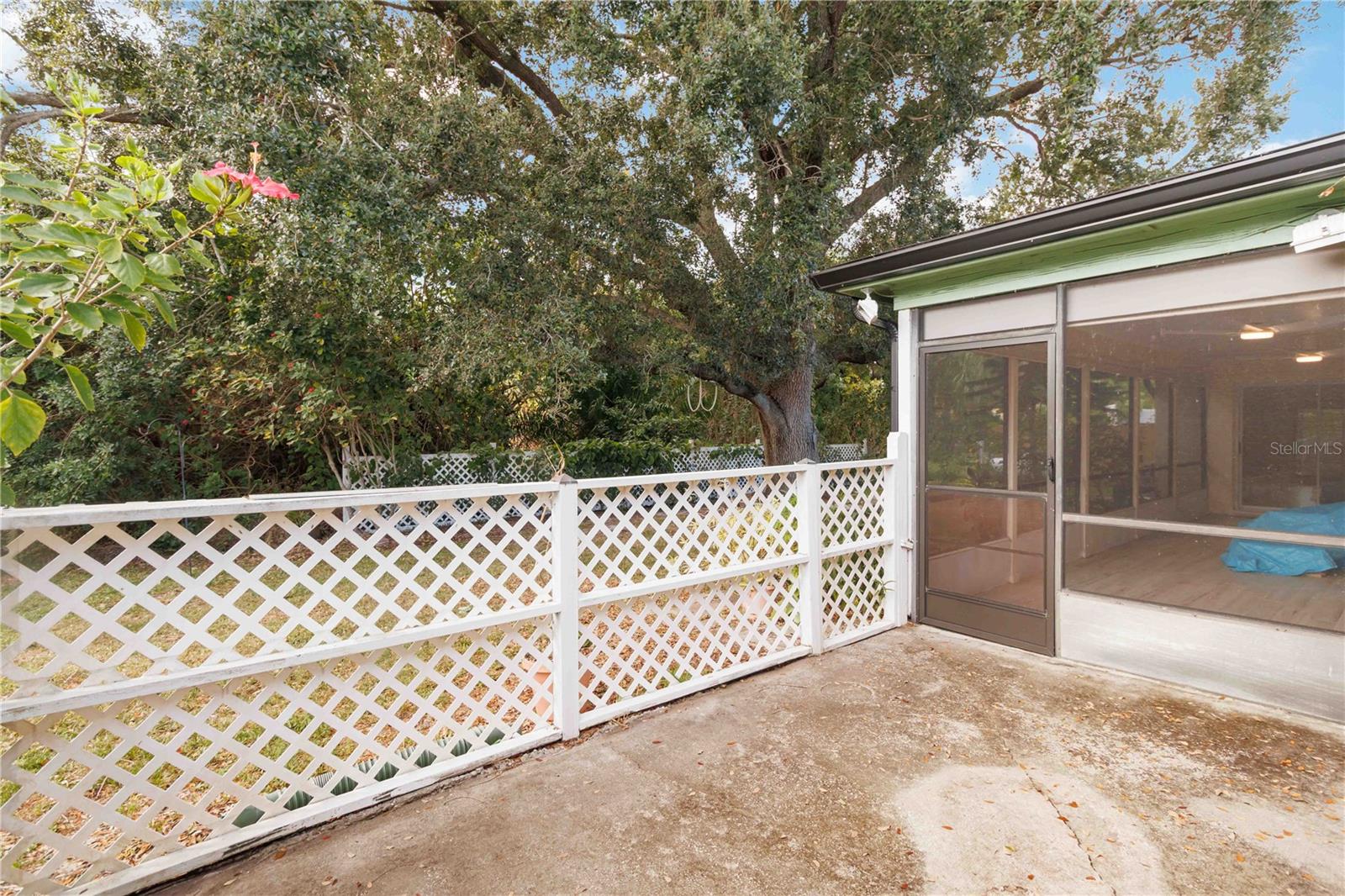 RAINTREE BY LAKE - Residential