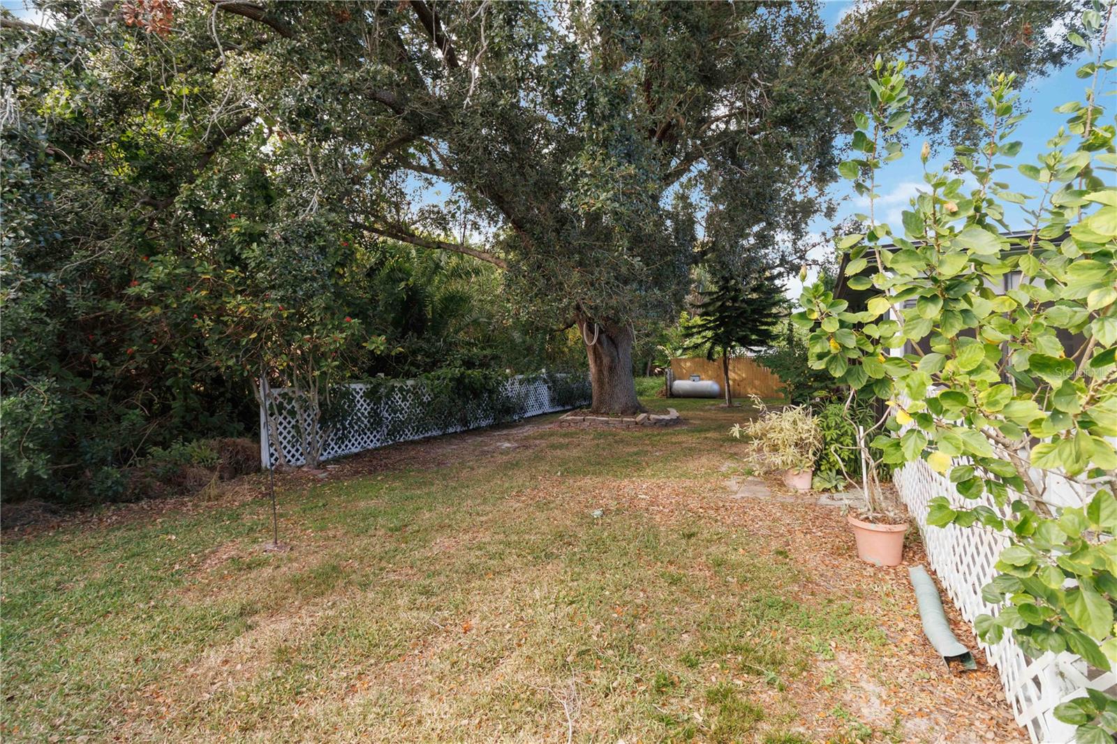 RAINTREE BY LAKE - Residential