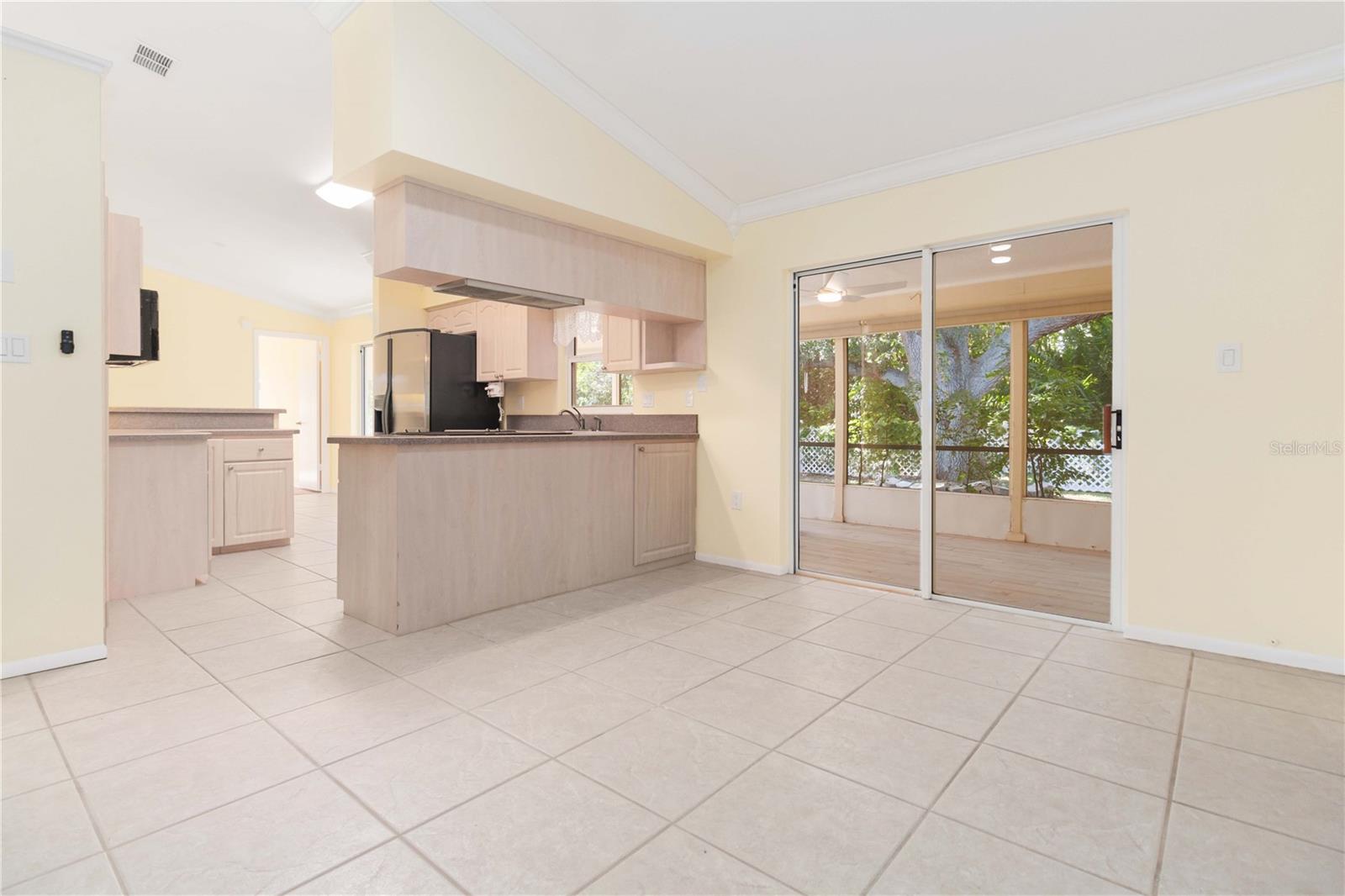 RAINTREE BY LAKE - Residential