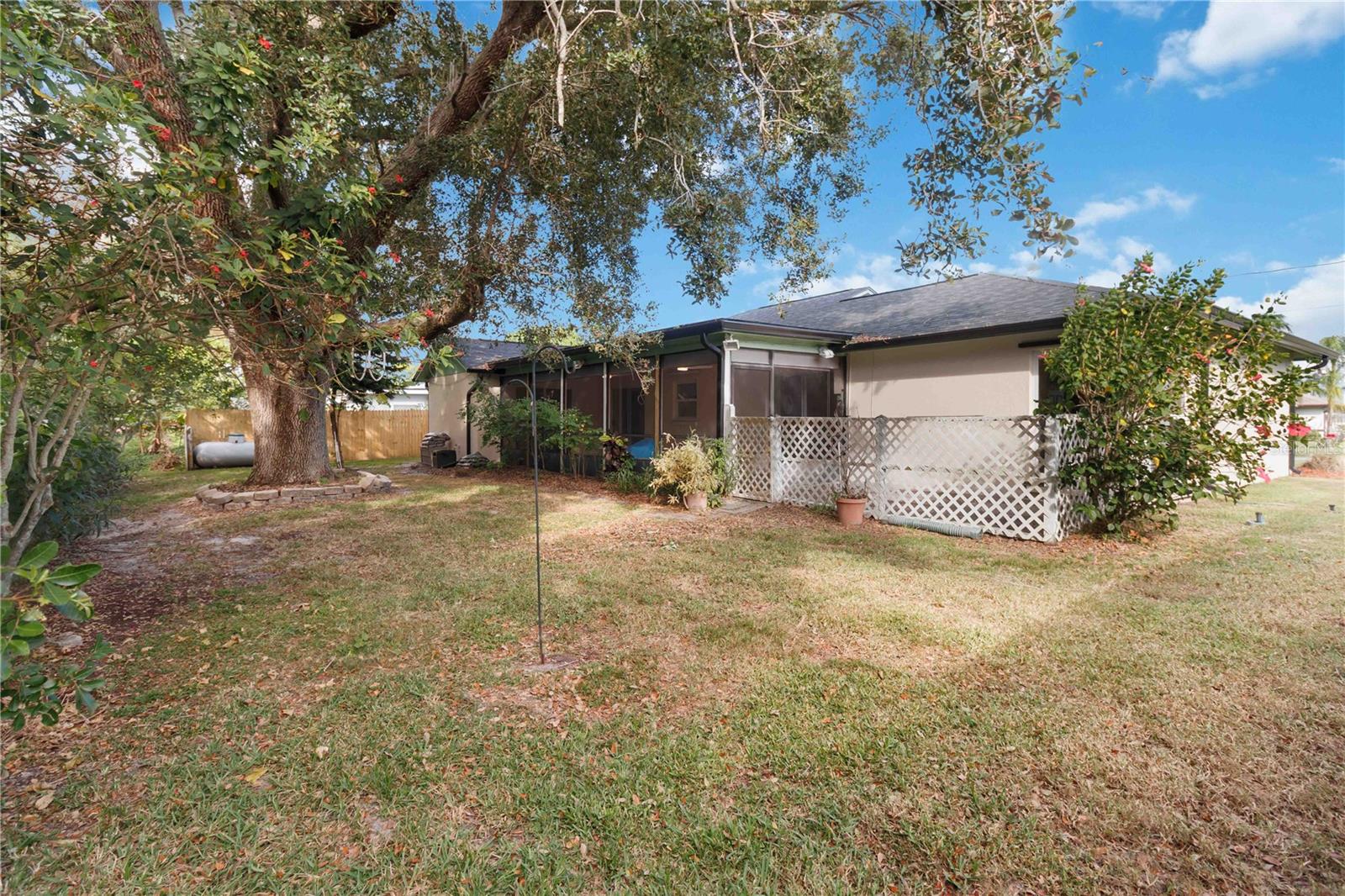 RAINTREE BY LAKE - Residential